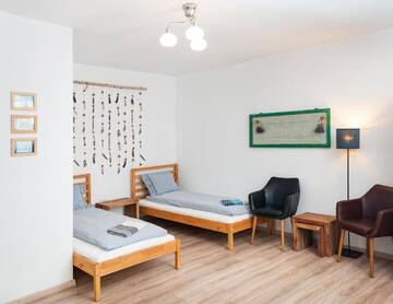 Фото номера Четырехместный номер с видом на горы Загородные дома Rose Hip Hill Bed&amp;Breakfast г. Valea Tîrnei 2