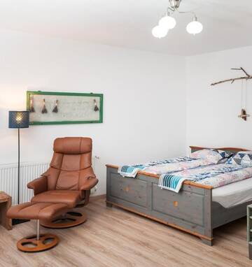 Фото номера Четырехместный номер с видом на горы Загородные дома Rose Hip Hill Bed&amp;Breakfast г. Valea Tîrnei 8